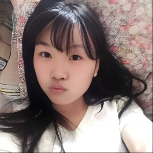 李...